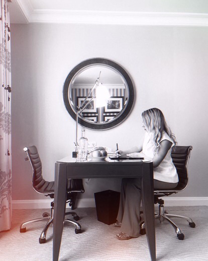 Photoshoot woman sitting at a desk